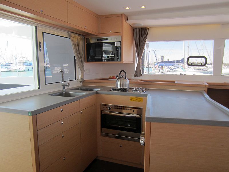 Lagoon 450 - 4 + 2 cab. — photo 18