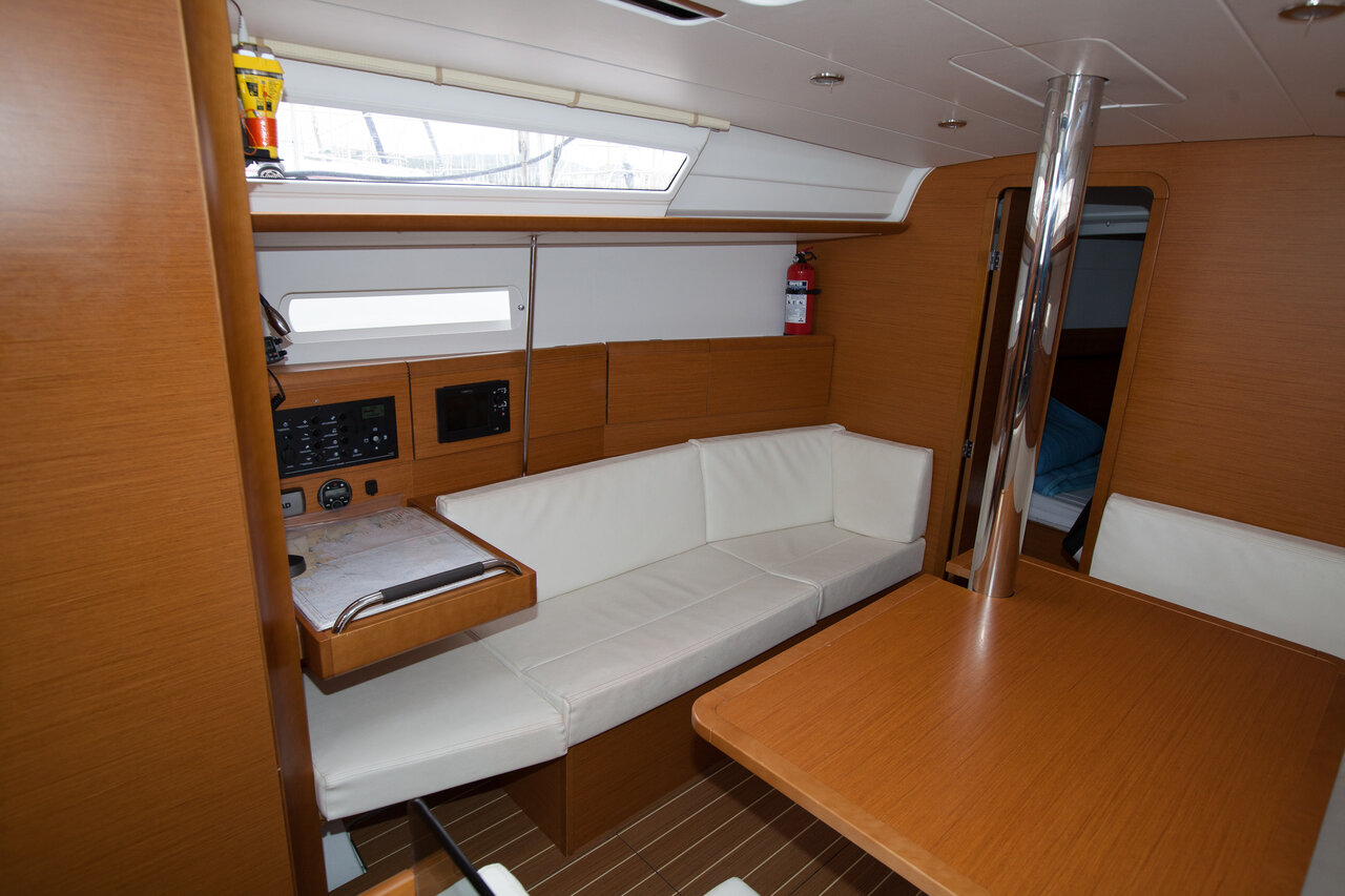 Sun Odyssey 379 — photo 7