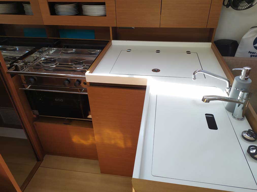 Sun Odyssey 380 - 3 cab. — photo 8