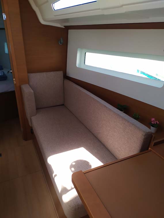 Sun Odyssey 380 - 3 cab. — photo 12