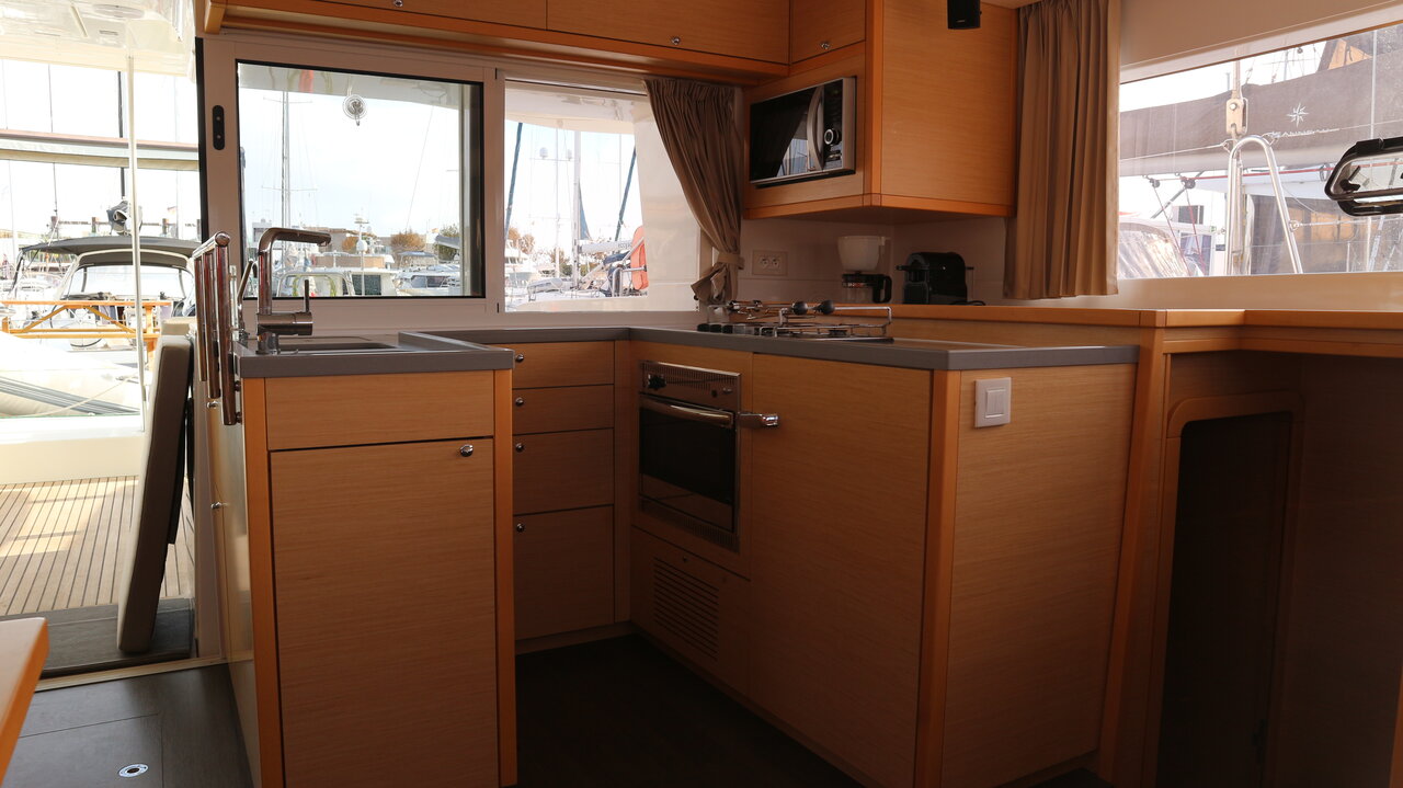 Lagoon 450 - 4 + 2 cab. — photo 17