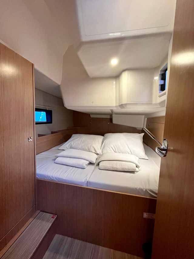 Bavaria C42 — photo 9