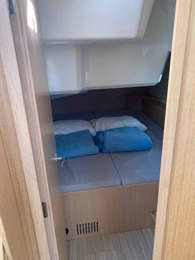 Bavaria C42 — photo 10