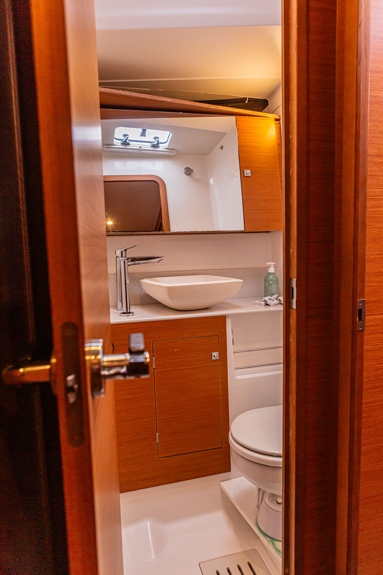 Dufour 56 Exclusive - 4 + 1 cab. — photo 8