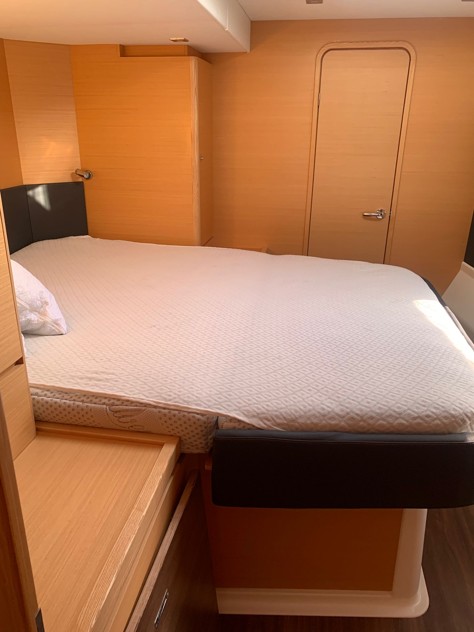 Dufour 48 Catamaran - 5 + 1 cab. — photo 3