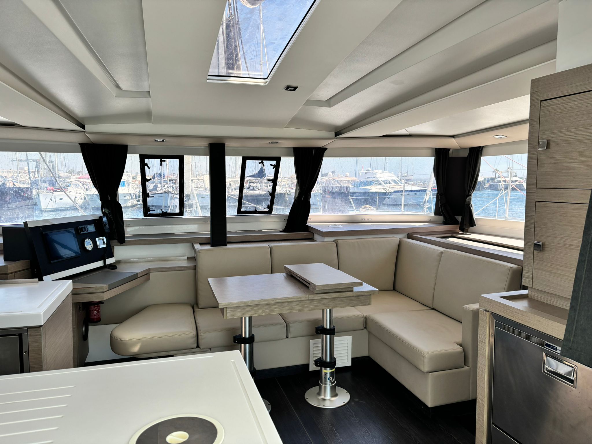 Fountaine Pajot Astrea 42 - 4 + 2 cab. — photo 10