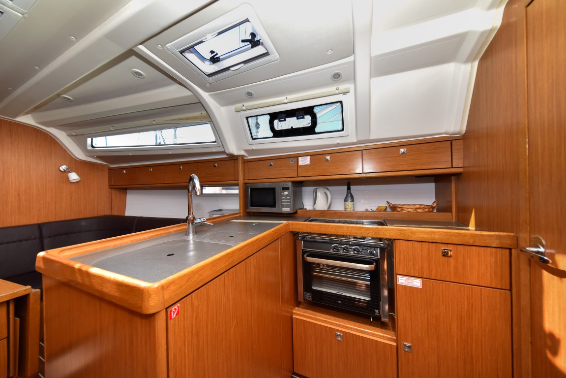 Bavaria Cruiser 37 - 3 cab. — photo 17