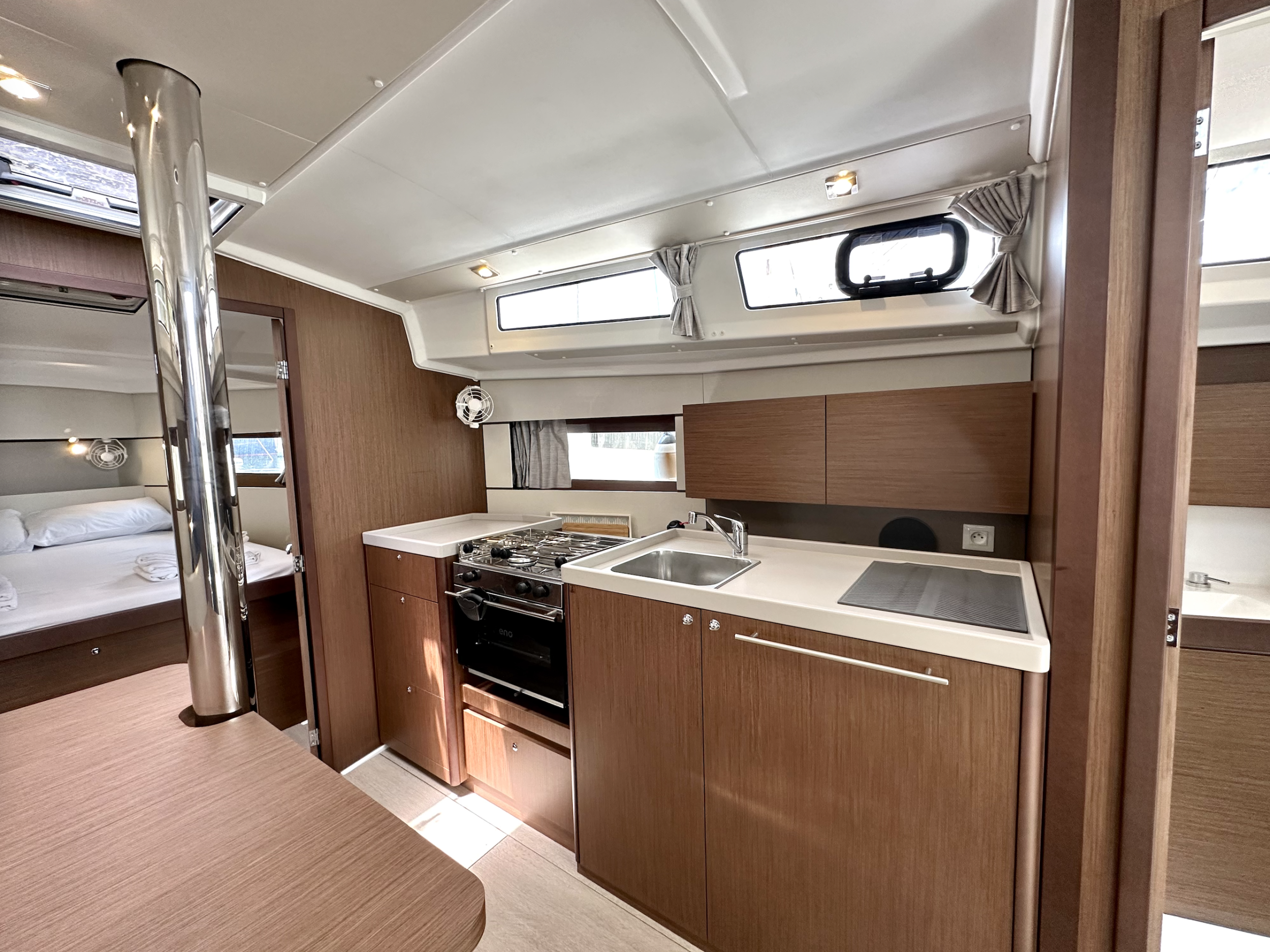 Oceanis 38.1 — photo 7