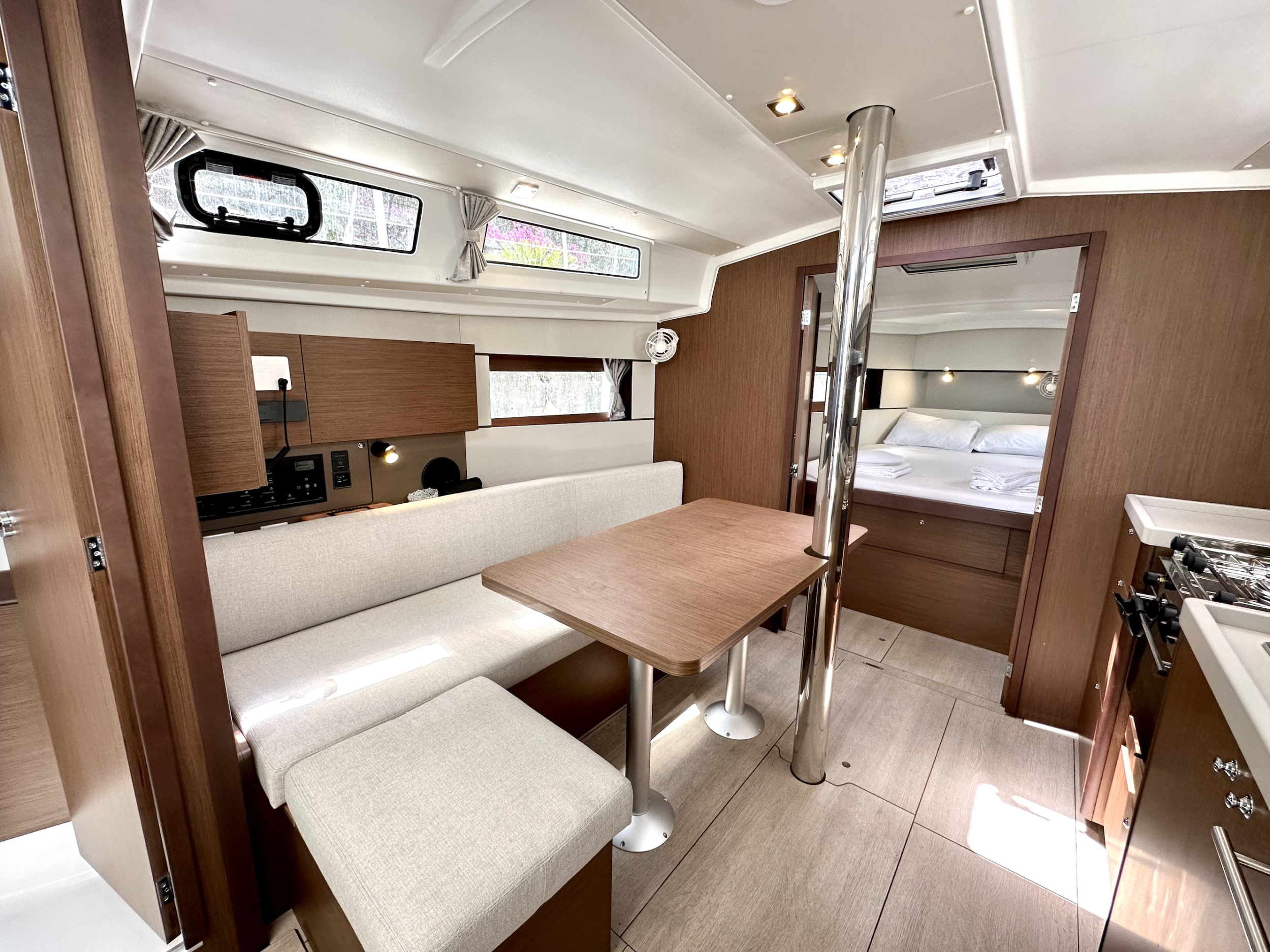 Oceanis 38.1 — photo 8