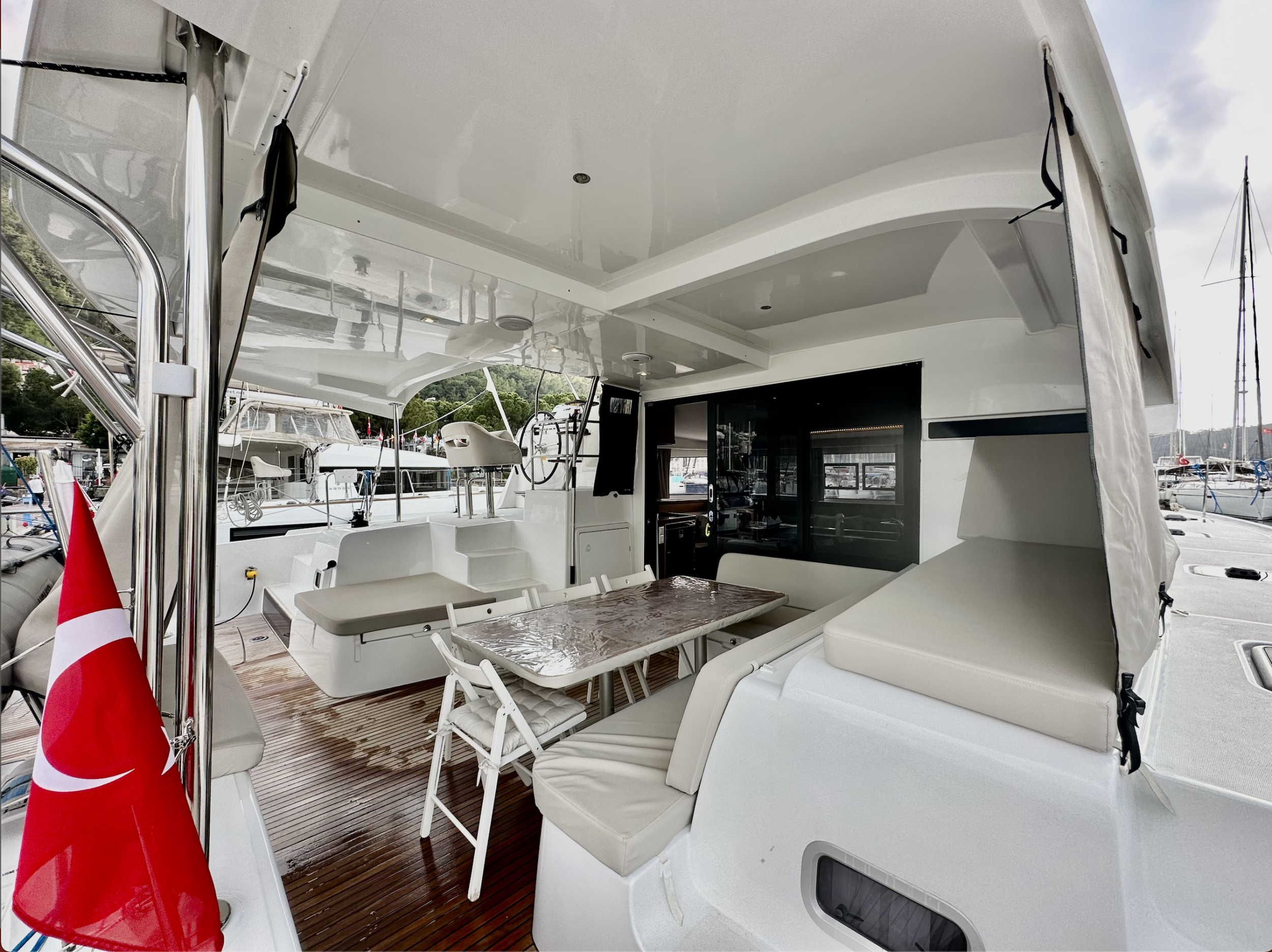 Lagoon 42 - 4 + 2 cab. — photo 4
