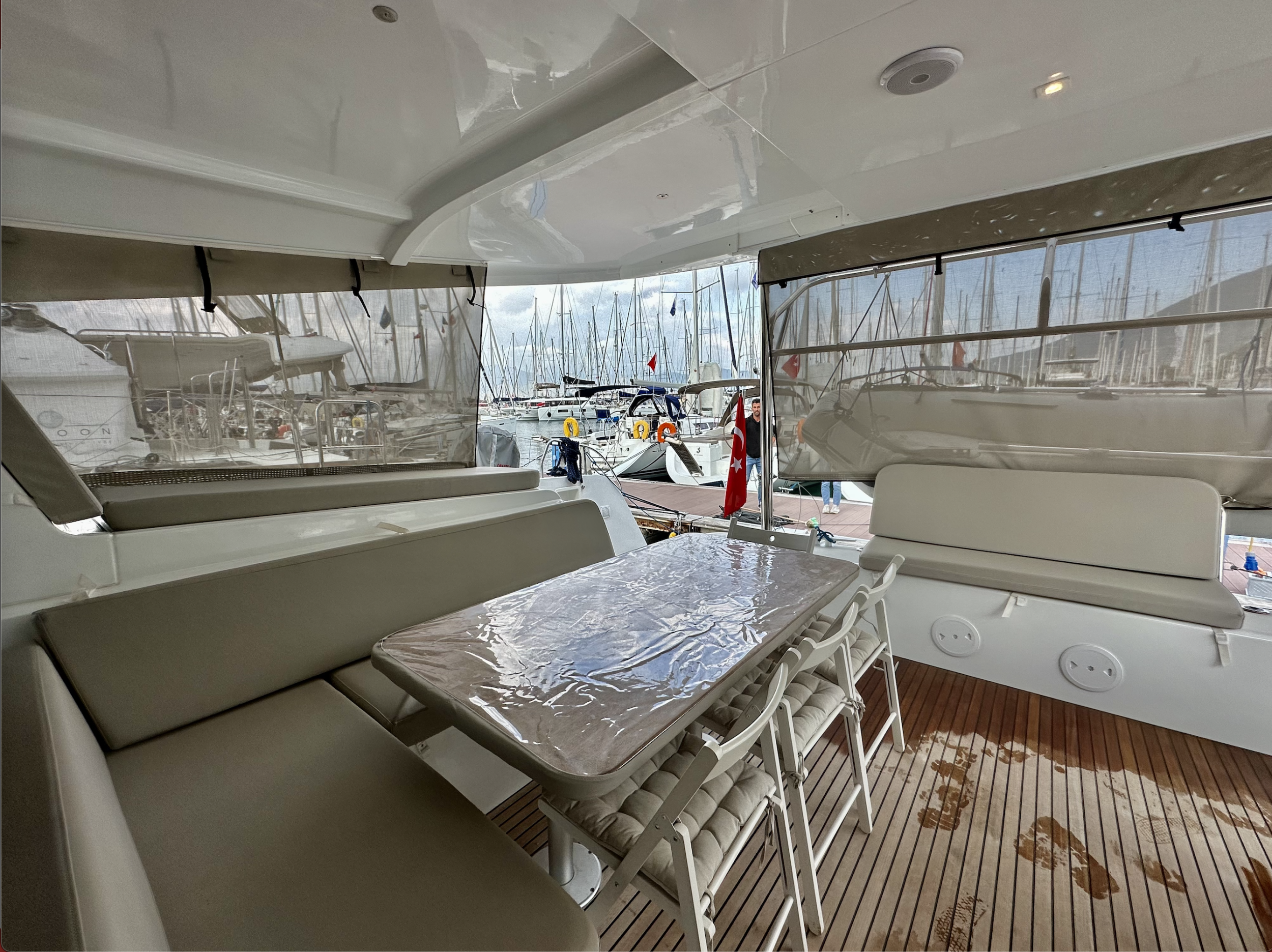 Lagoon 42 - 4 + 2 cab. — photo 7