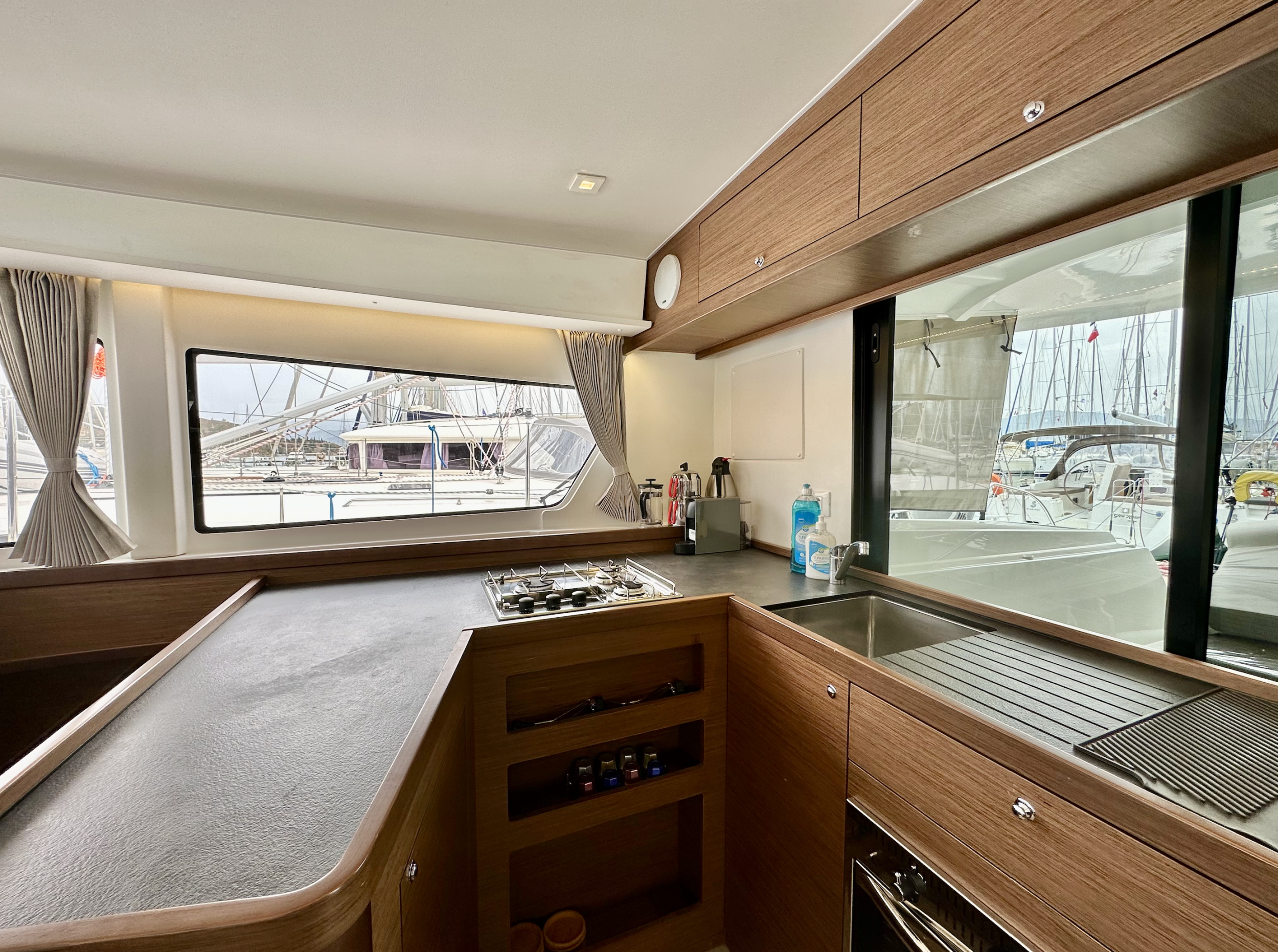 Lagoon 42 - 4 + 2 cab. — photo 12