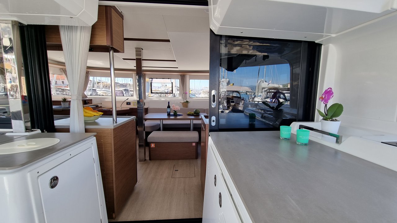 Lagoon 46 - 4 + 2 cab. — photo 11