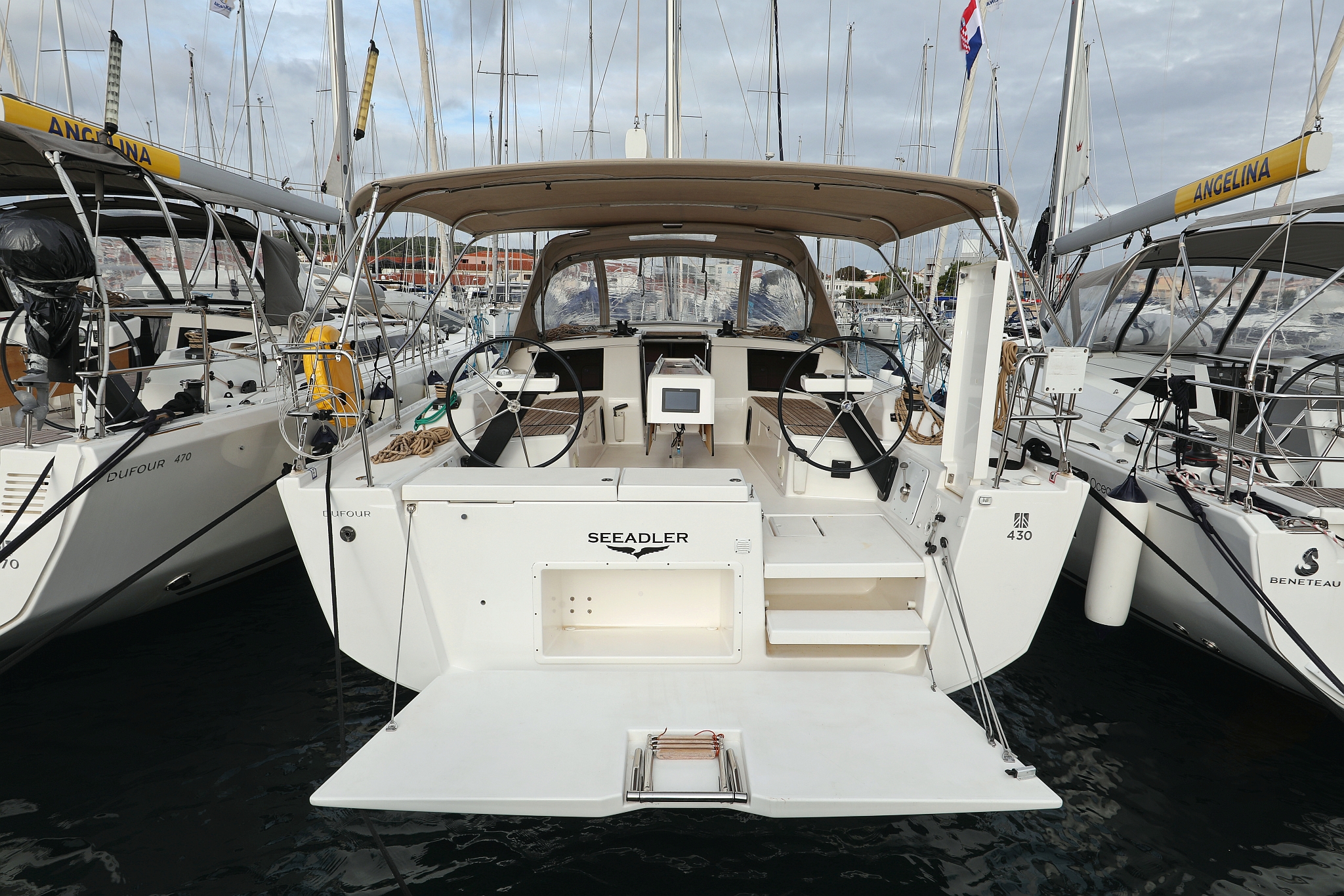 Dufour 430 - 3 cab. — photo 3