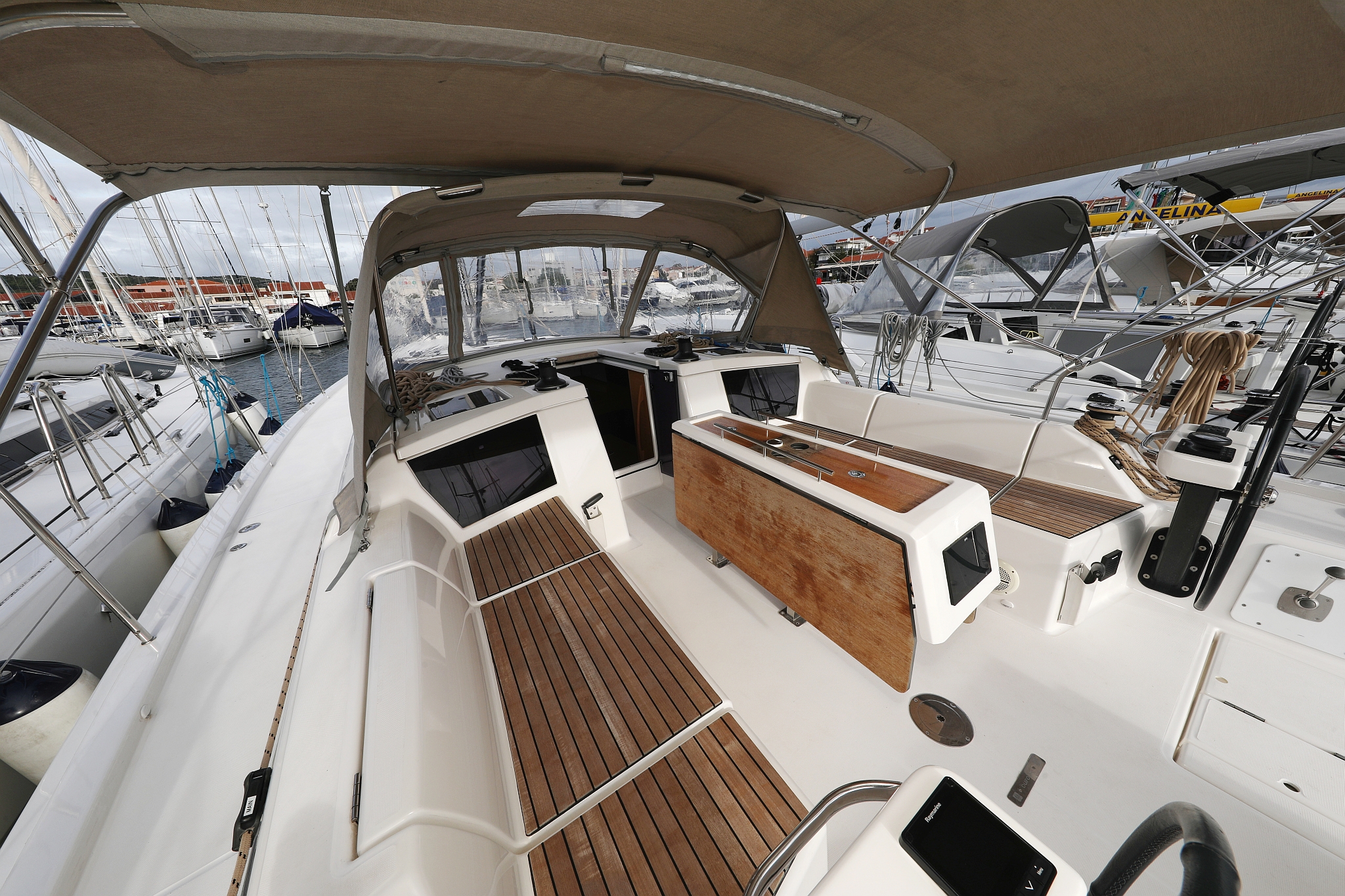 Dufour 430 - 3 cab. — photo 4