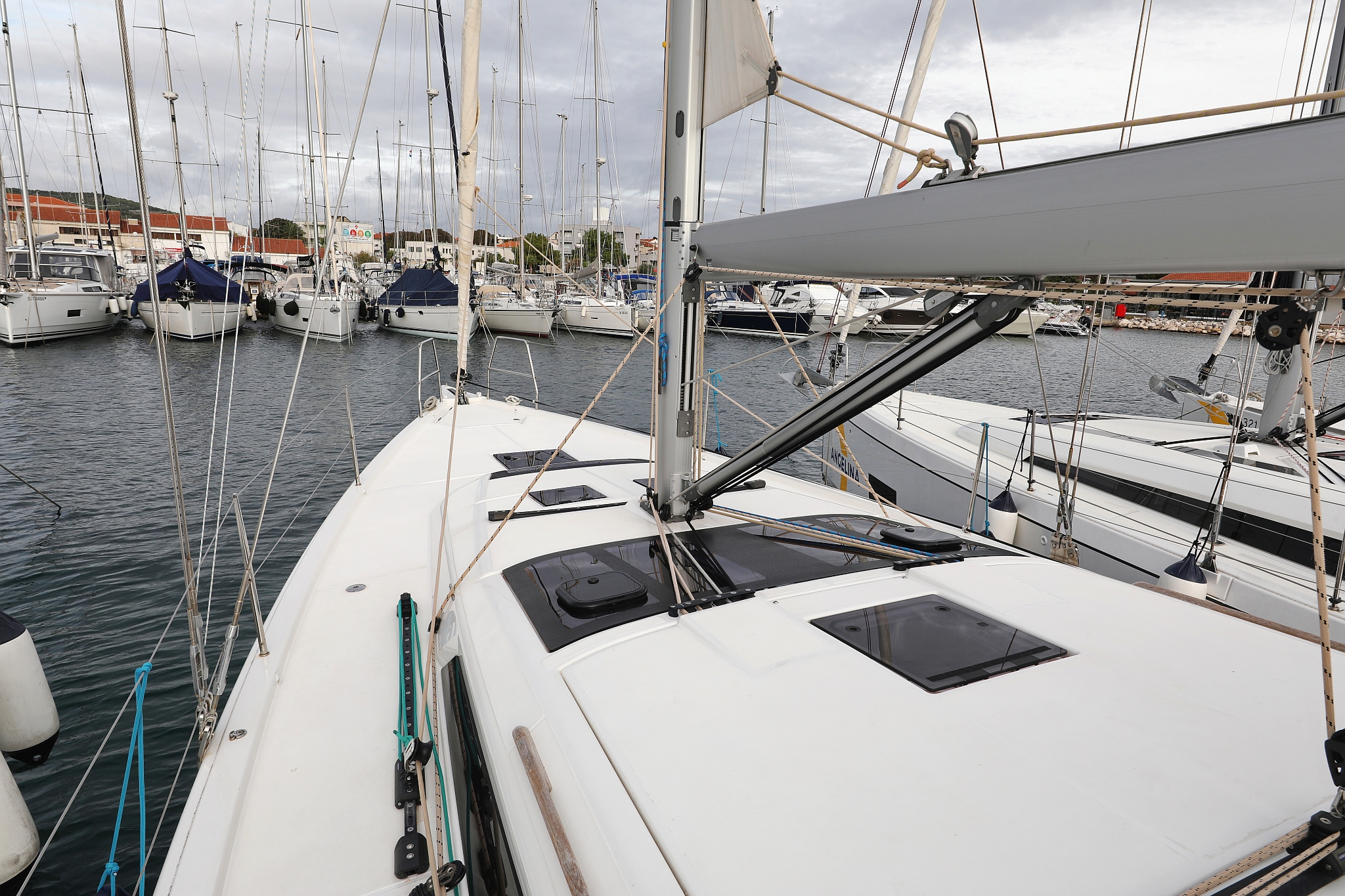 Dufour 430 - 3 cab. — photo 10