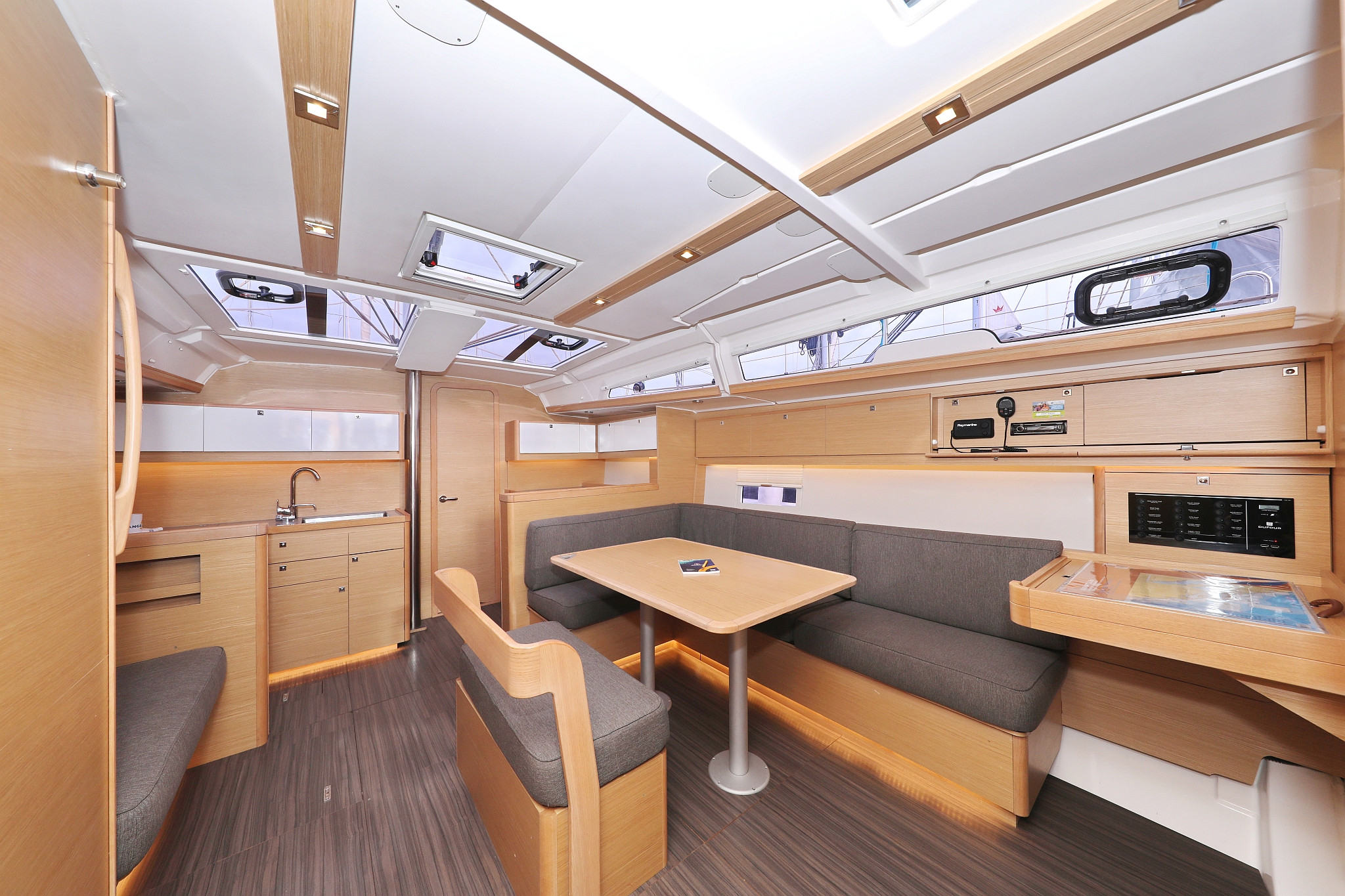 Dufour 430 - 3 cab. — photo 14