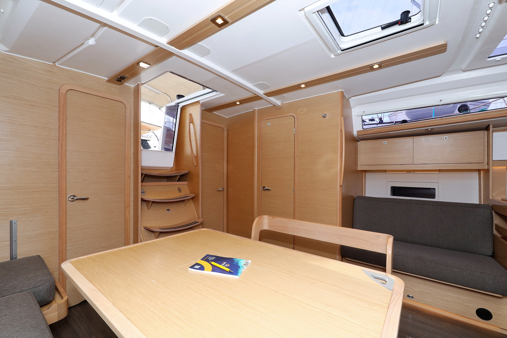 Dufour 430 - 3 cab. — photo 17