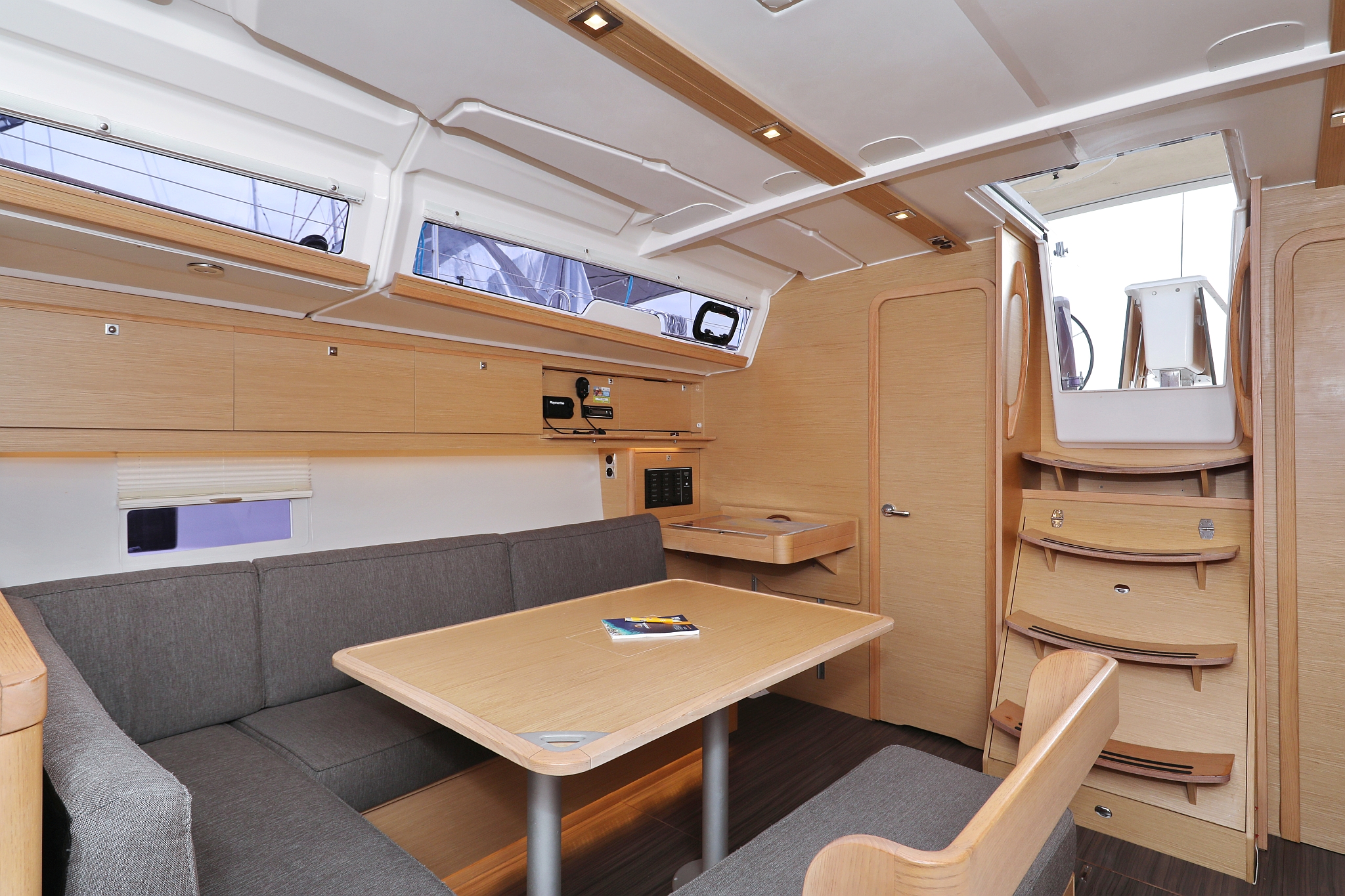 Dufour 430 - 3 cab. — photo 18