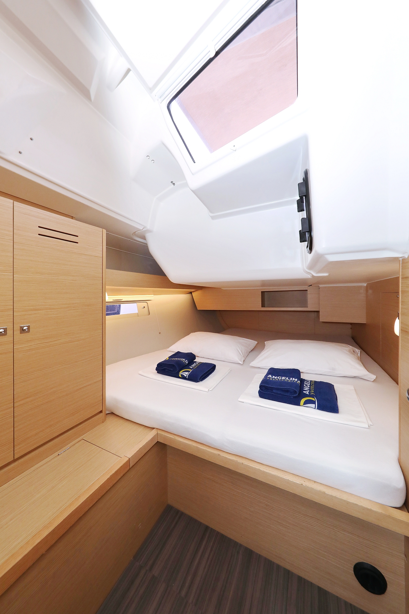 Dufour 430 - 3 cab. — photo 24