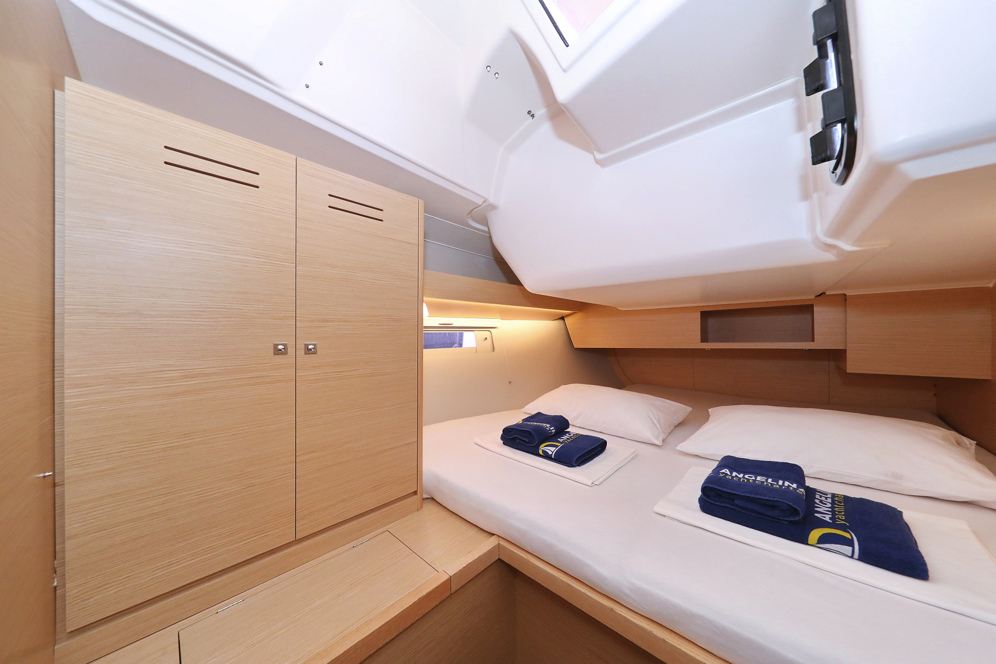 Dufour 430 - 3 cab. — photo 25