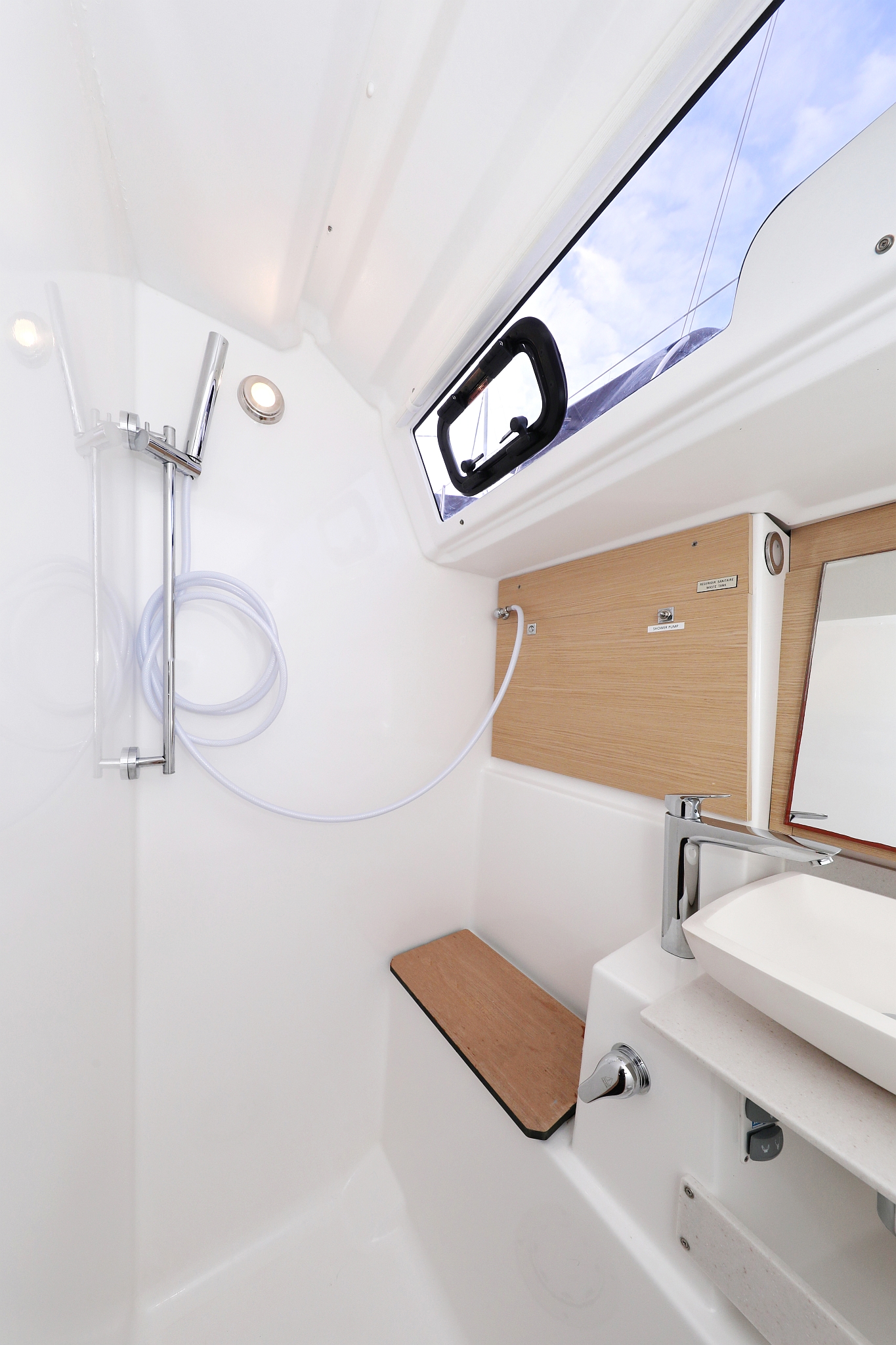 Dufour 430 - 3 cab. — photo 36