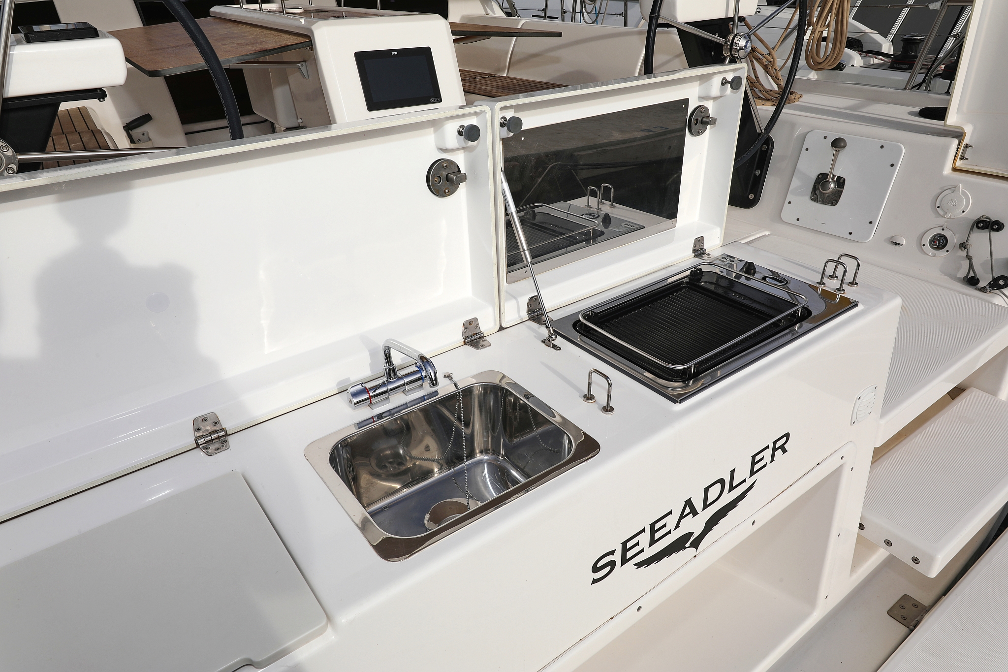 Dufour 430 - 3 cab. — photo 47