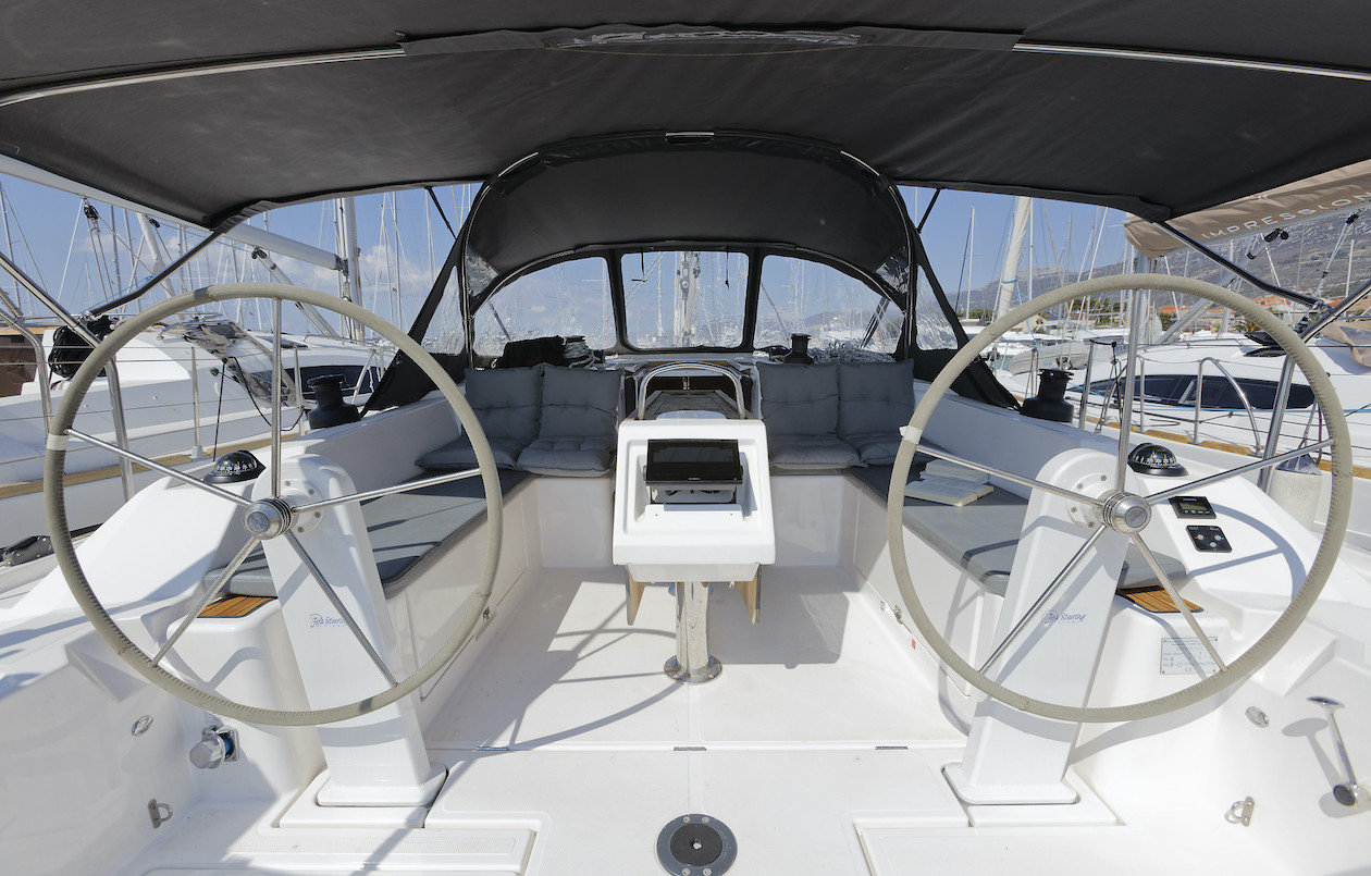 Bavaria C42 — photo 3