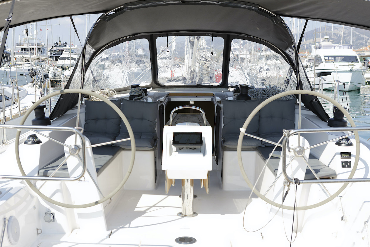 Bavaria C42 — photo 4