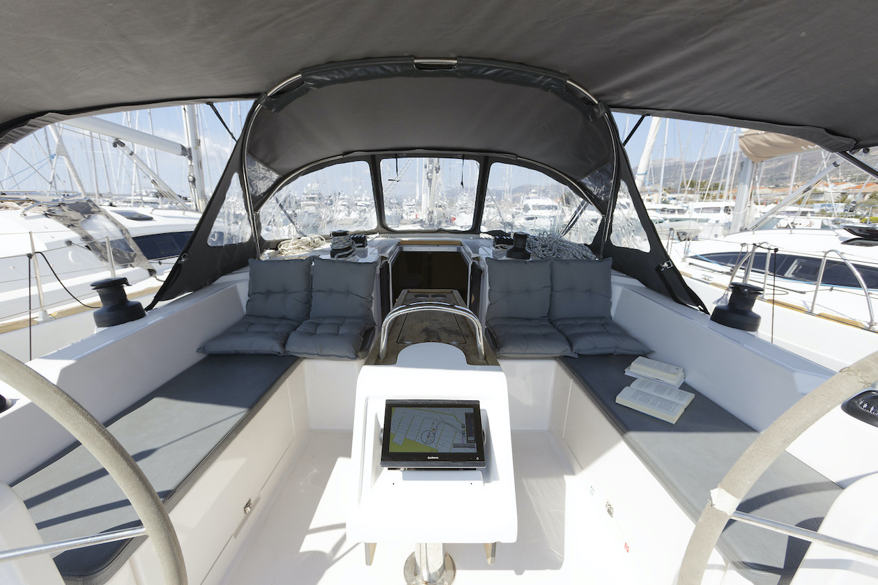 Bavaria C42 — photo 6