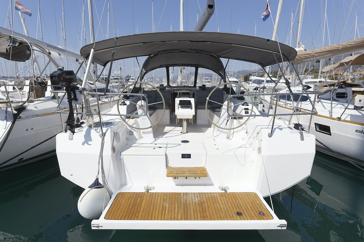 Bavaria C42 — photo 7