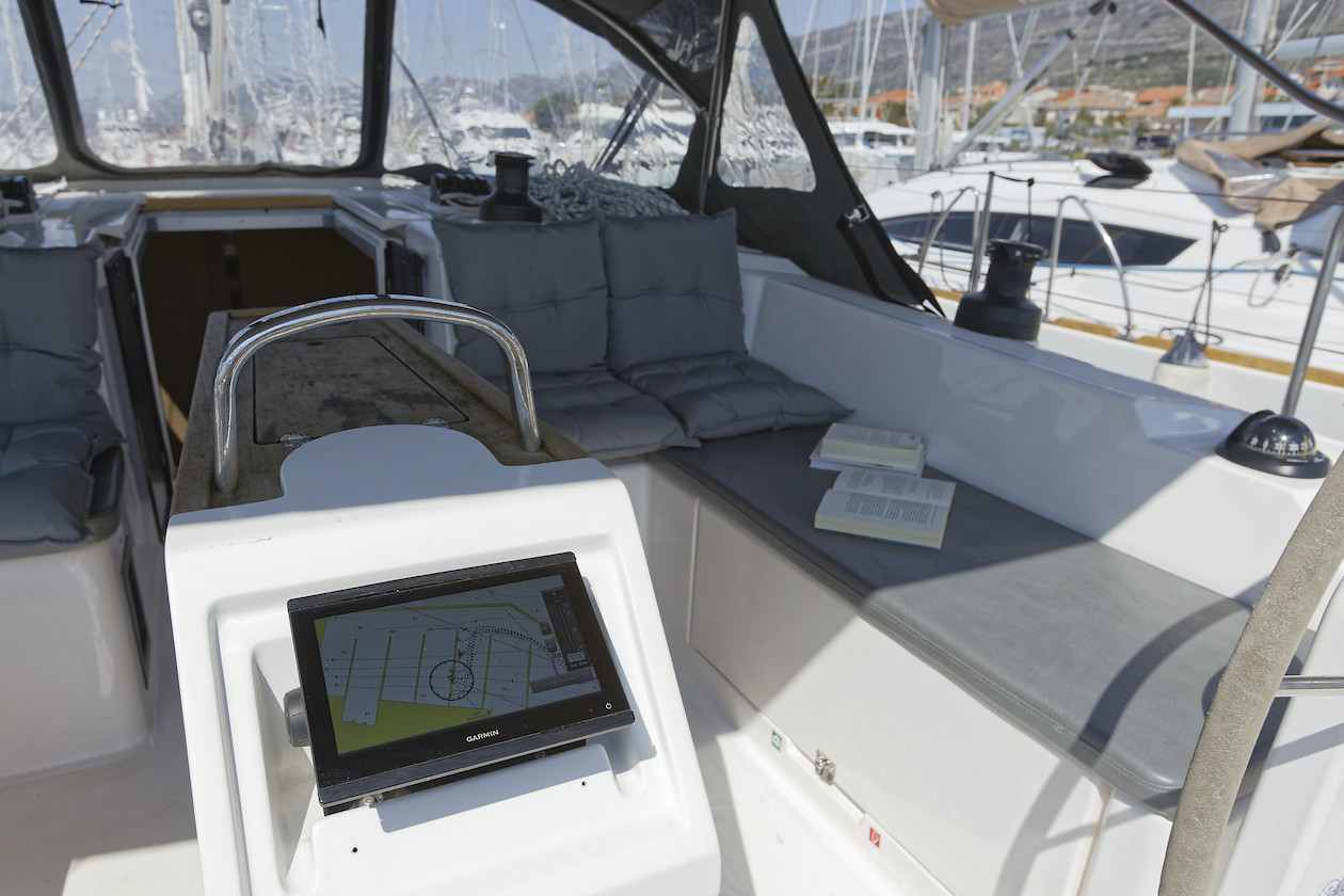 Bavaria C42 — photo 10