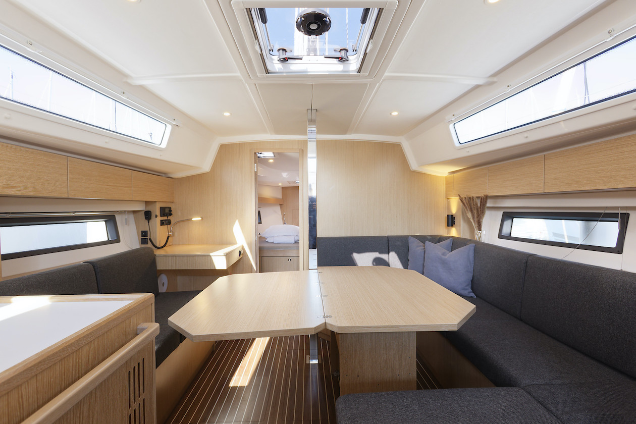 Bavaria C42 — photo 12