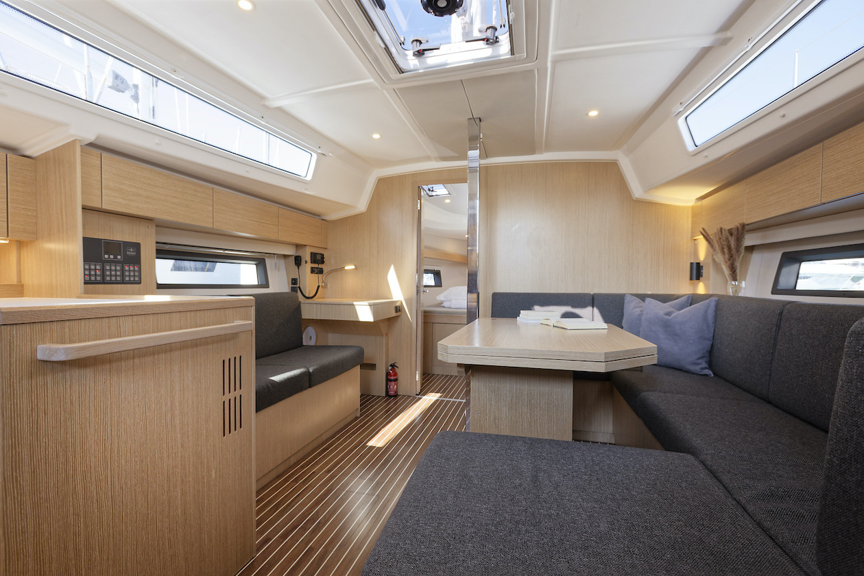 Bavaria C42 — photo 13