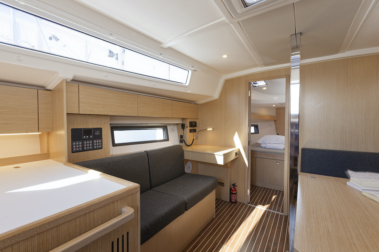Bavaria C42 — photo 14