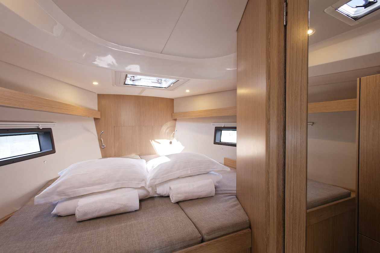 Bavaria C42 — photo 18
