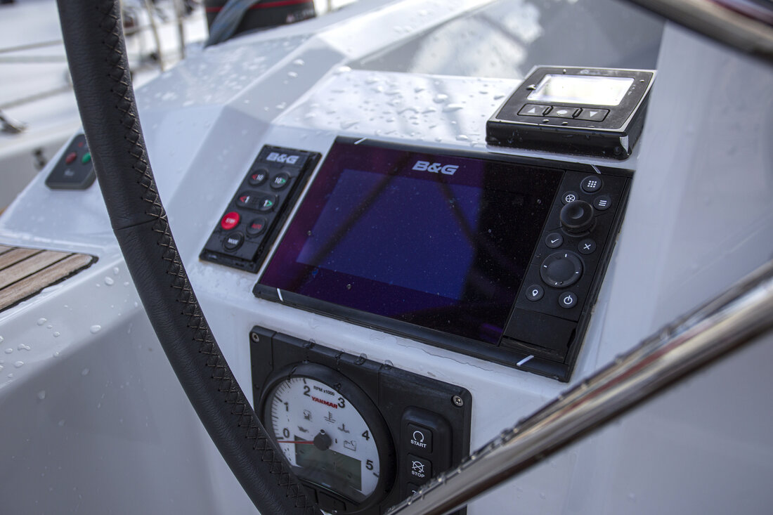 Oceanis 38.1 — photo 10
