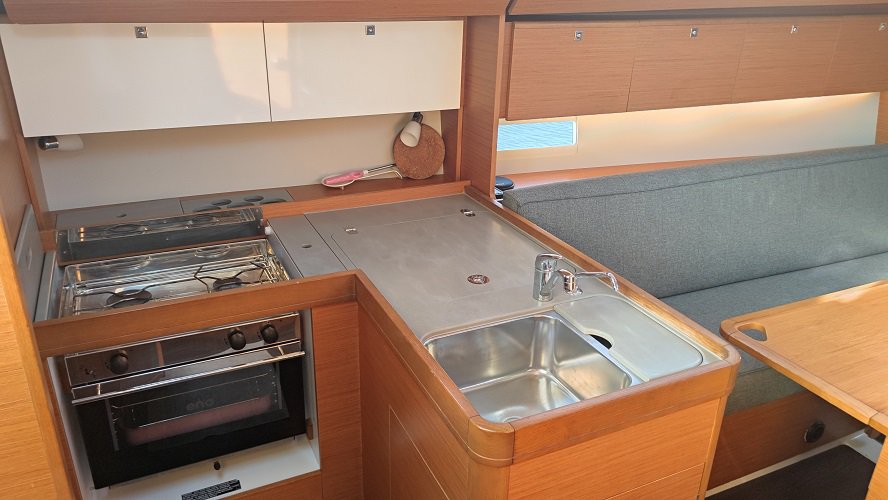 Dufour 360 GL - 3 cab. — photo 11