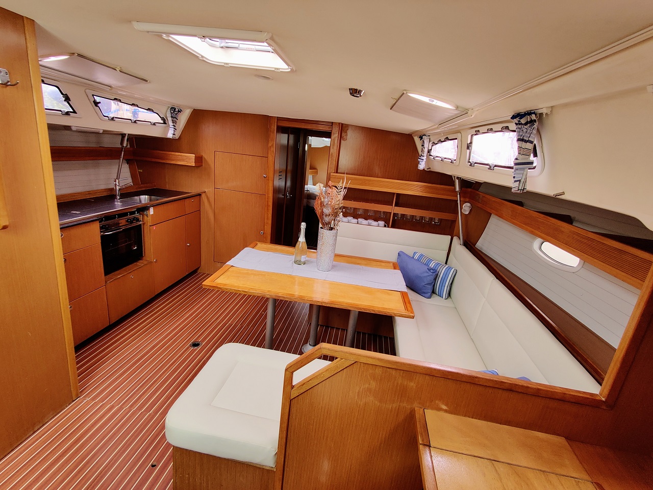 Bavaria 47 Cruiser — photo 7