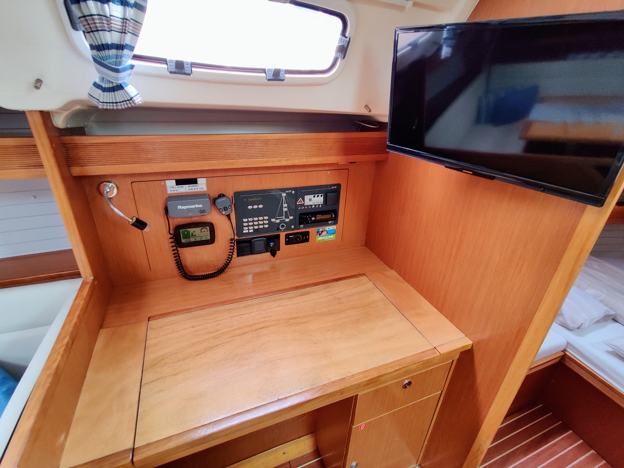 Bavaria 47 Cruiser — photo 10