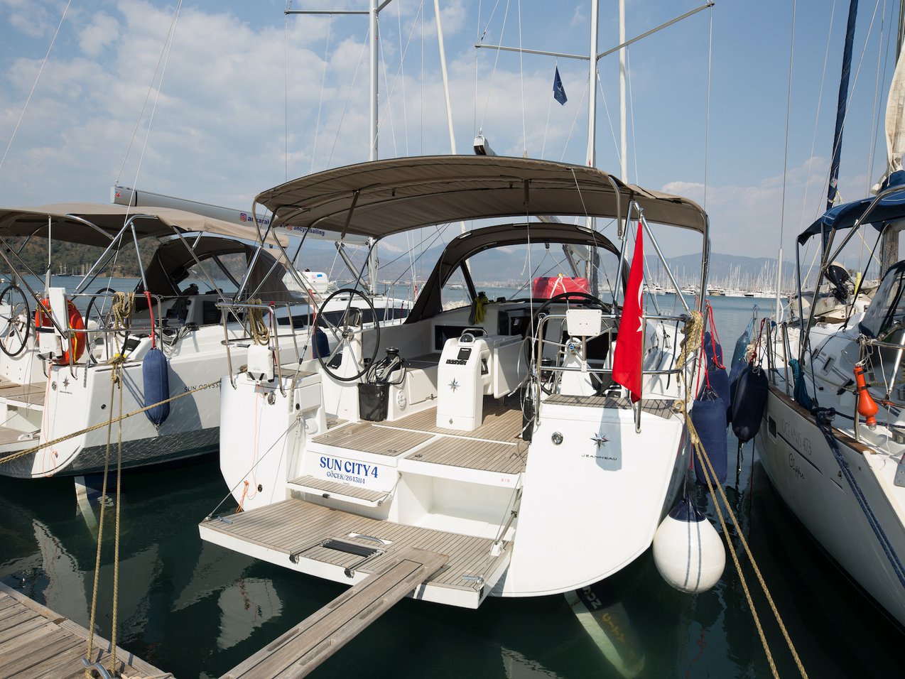 Sun Odyssey 440 - 4 cab. — photo 1