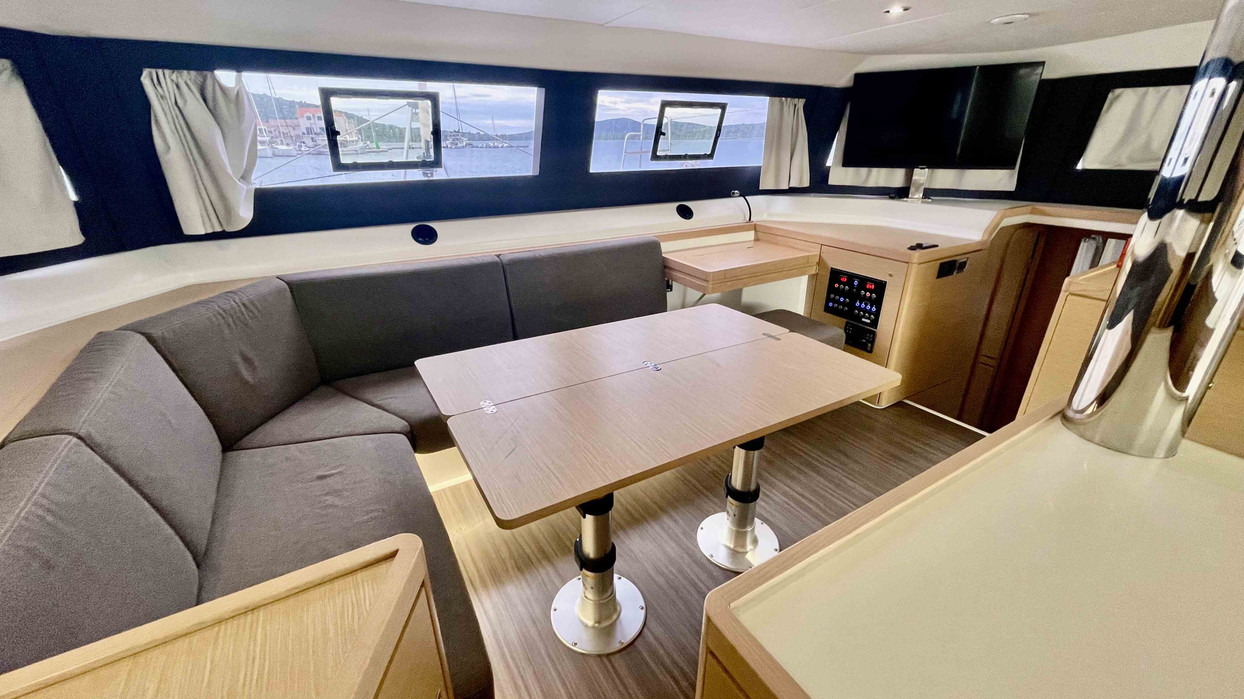 Dufour 48 Catamaran - 5 + 1 cab. — photo 37