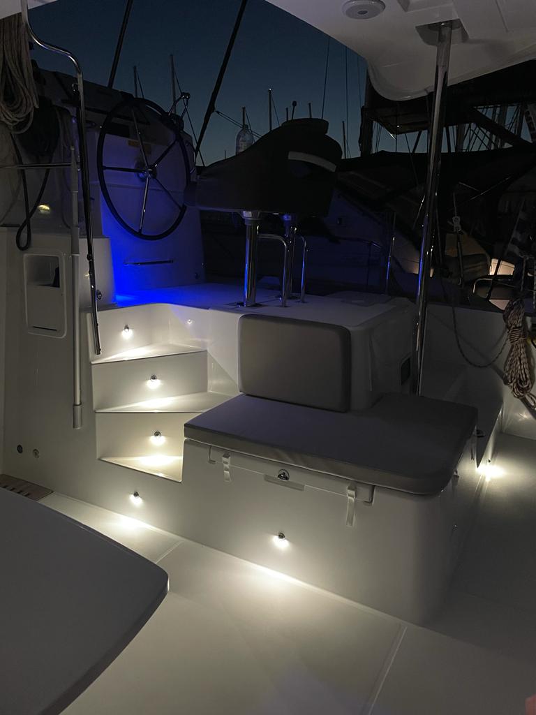 Lagoon 40 - 4 + 2 cab — photo 8