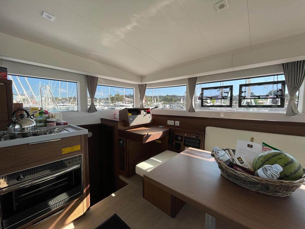 Lagoon 40 - 4 + 2 cab — photo 11