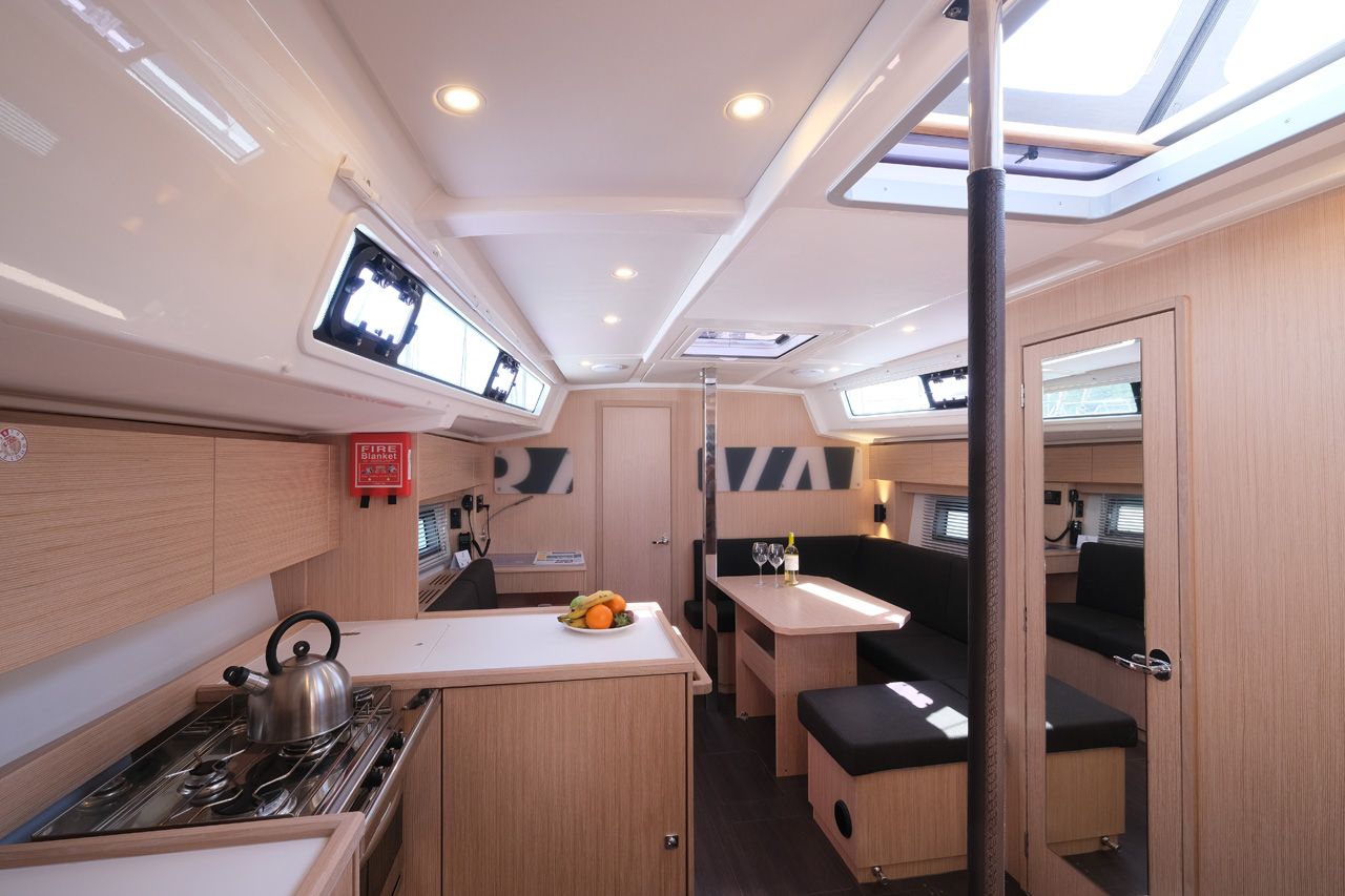 Bavaria C38 — photo 5