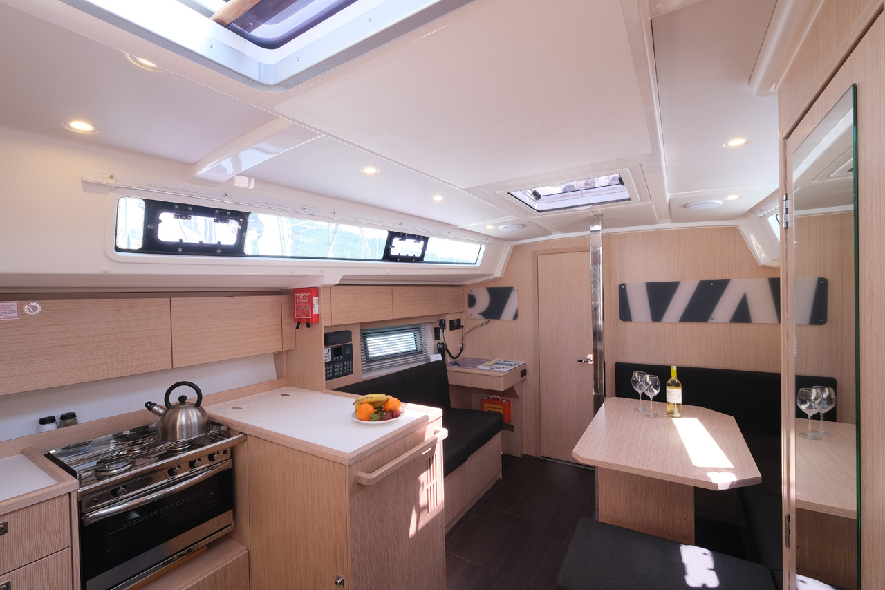 Bavaria C38 — photo 6
