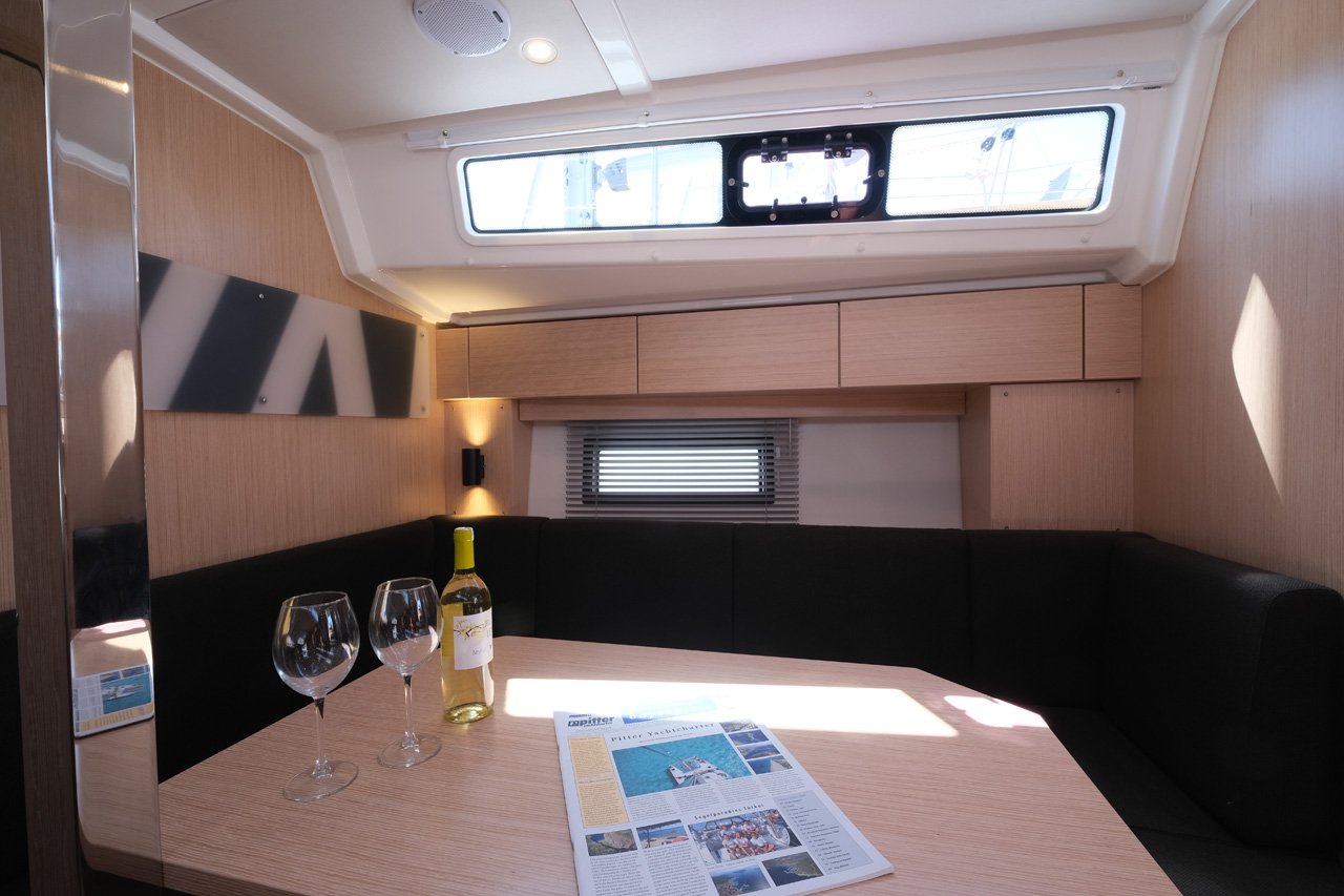 Bavaria C38 — photo 8