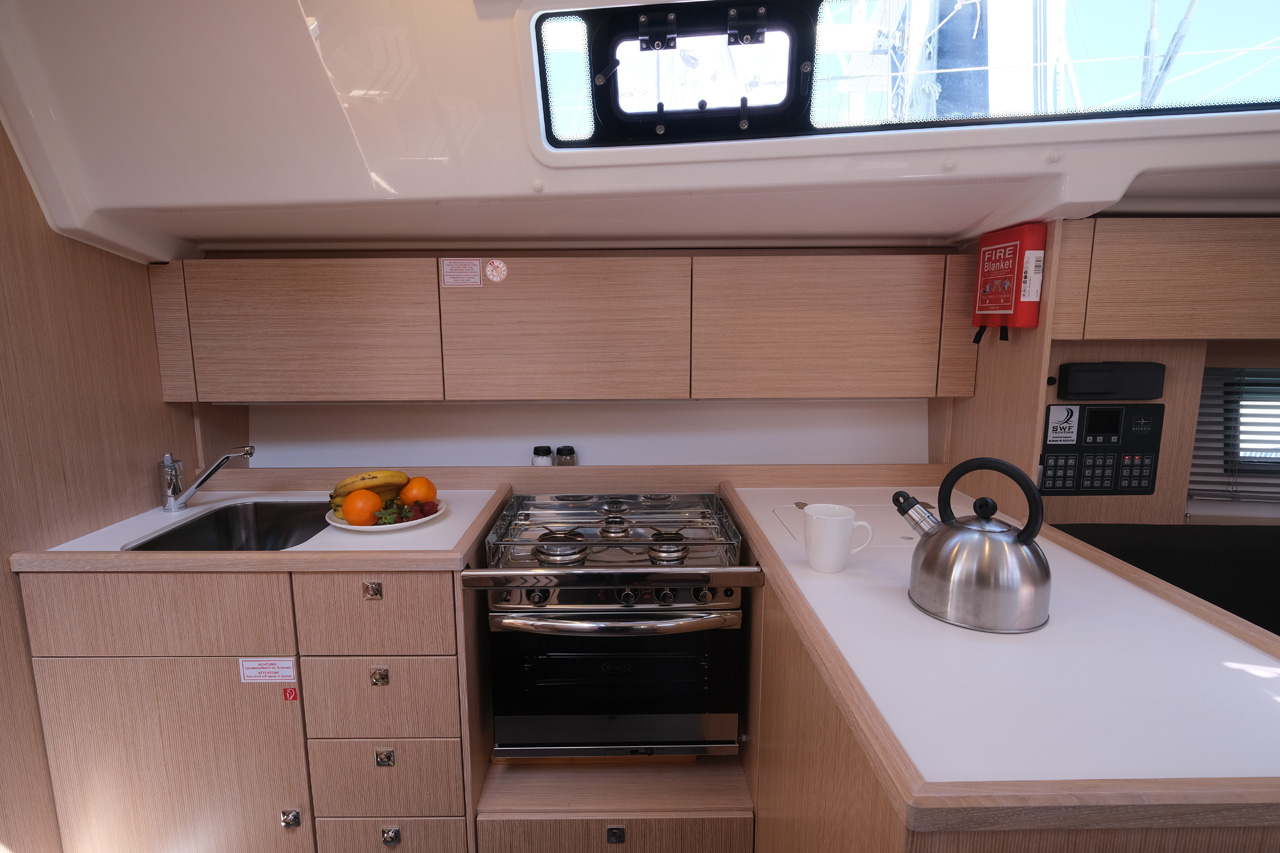 Bavaria C38 — photo 10