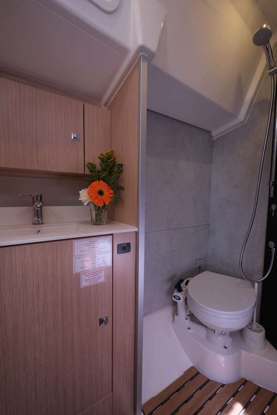 Bavaria C38 — photo 13
