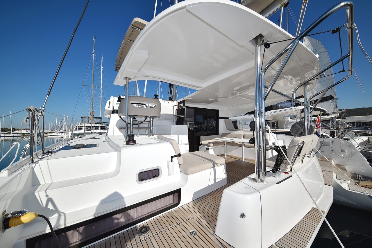 Lagoon 42 - 4 + 2 cab. — photo 8